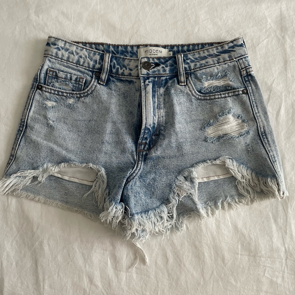 HIDDEN Los Angeles Distressed Denim Shorts - Picture 5 of 7